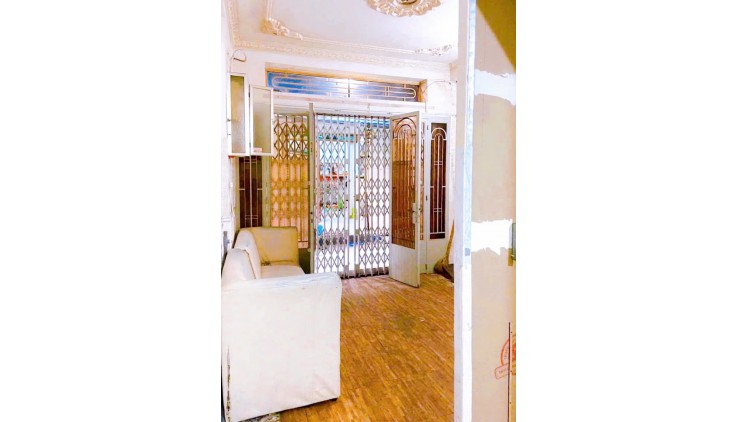 Bán nhà QUẬN 1, hẻm Bùi Viện, Thửa đất vuông vức 3.6 x 9.2 m, 3 tầng, 6.8 tỷ